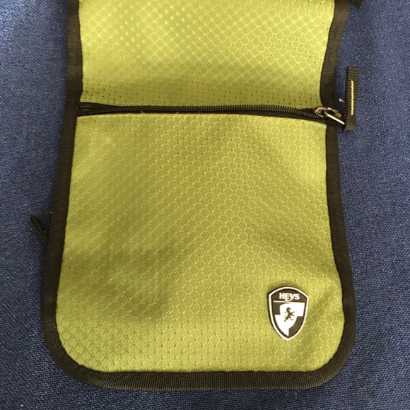 Heys TravelMate Crossbody Olive Green Eco Day Bag Purse Wallet NWOT - Picture 7 of 16